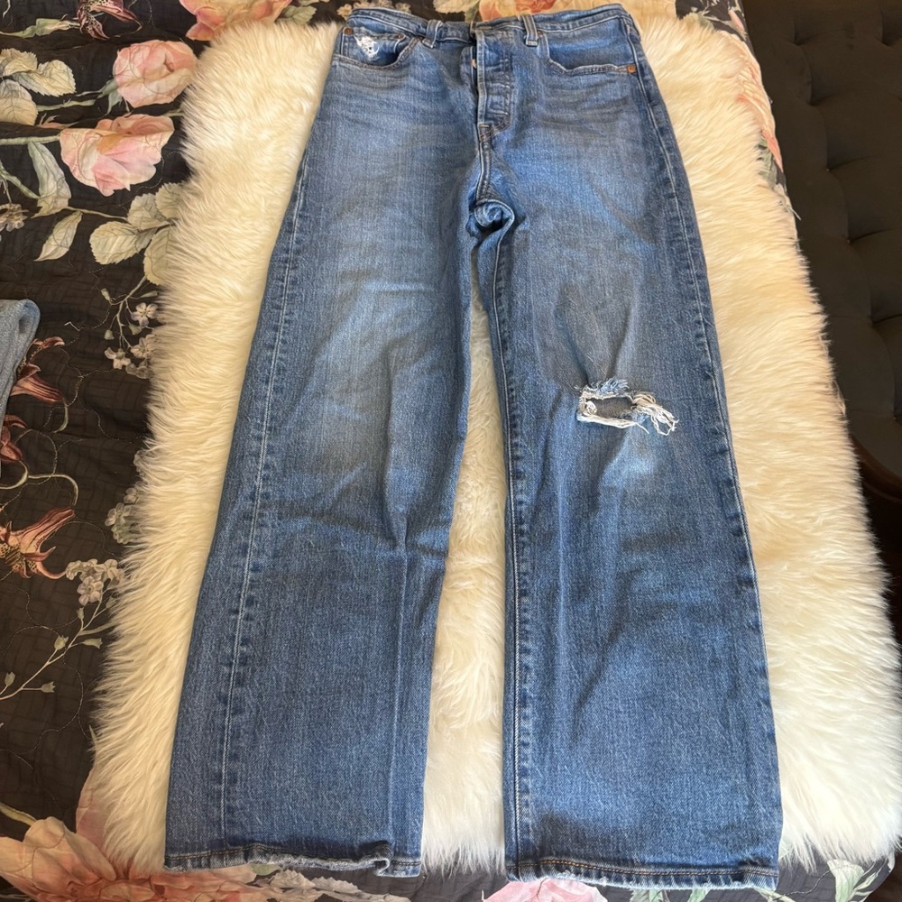 Levi’s Classic Ribcage Straight Denim Jeans - Picture 4 of 8